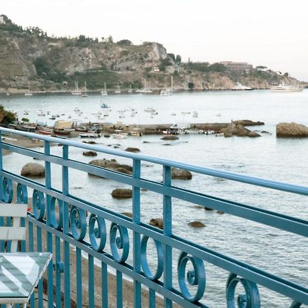 A Due Passi... Apartment Giardini Naxos Ngoại thất bức ảnh